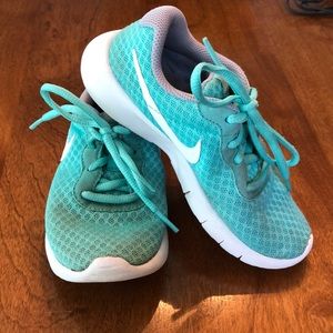Girls’ Teal Nike sneakers